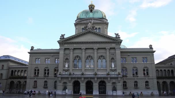 伯尔尼的议会大楼，称为Bundeshaus -瑞士首都-伯尔尼，瑞士- OCTOBER 9, 2020 — 图库视频影像