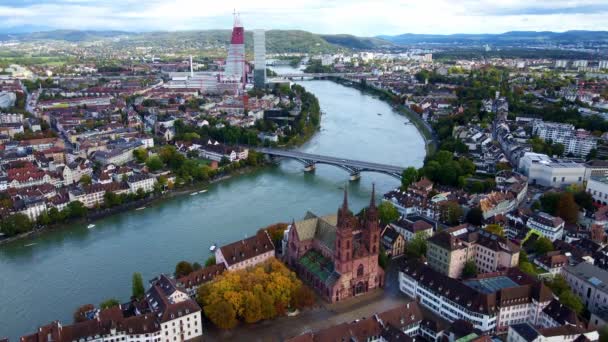 Rijn in de stad Bazel in Zwitserland — Stockvideo