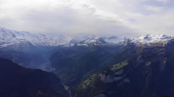 Прекрасные горы Швейцарских Альп — стоковое видео