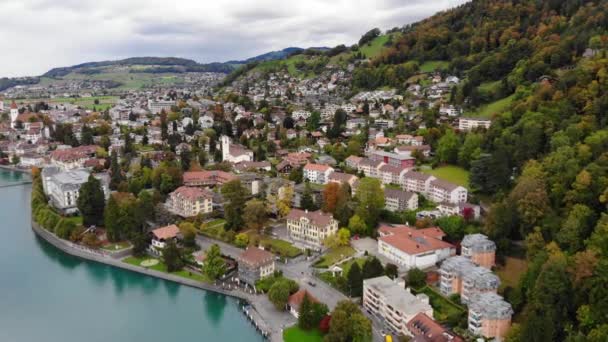 Letecký pohled na město Thun ve Švýcarsku — Stock video