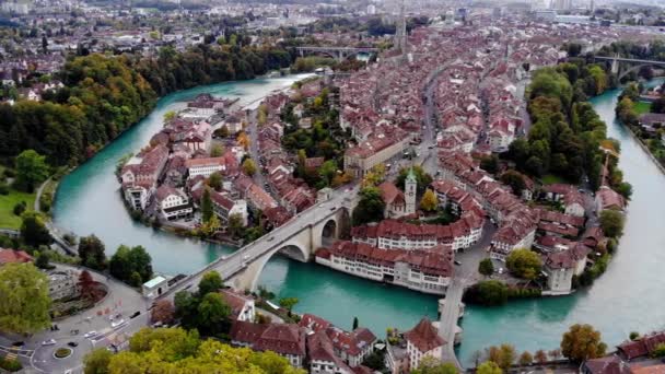 Letecký pohled na město Bern - hlavní město Švýcarska — Stock video