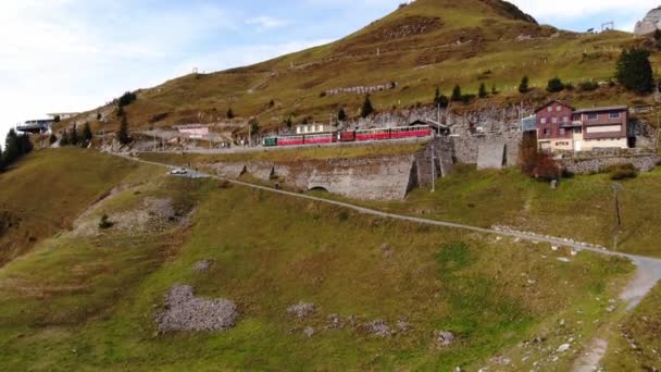 Montaña popular en los Alpes suizos llamada Schynige Platte en Suiza — Vídeo de stock