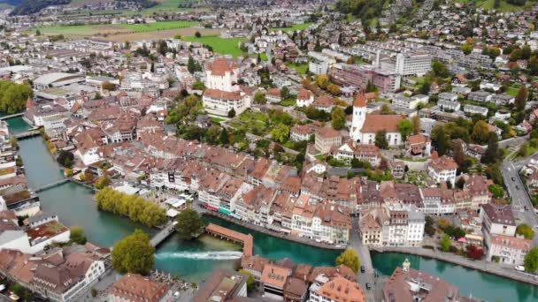 Miasto Thun w Szwajcarii - niesamowite zdjęcia dronów — Wideo stockowe