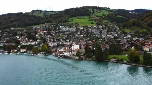 Belo Lago Thun nos Alpes Suíços — Vídeo de Stock