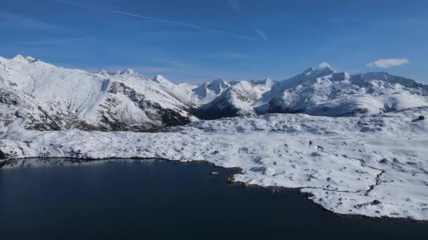 Vista aerea su un bellissimo ghiacciaio in Svizzera — Video Stock