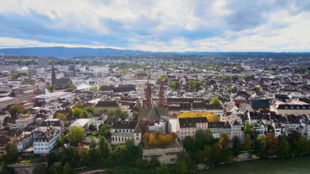 Uitzicht vanuit de lucht over de stad Bazel Zwitserland en de Rijn — Stockvideo