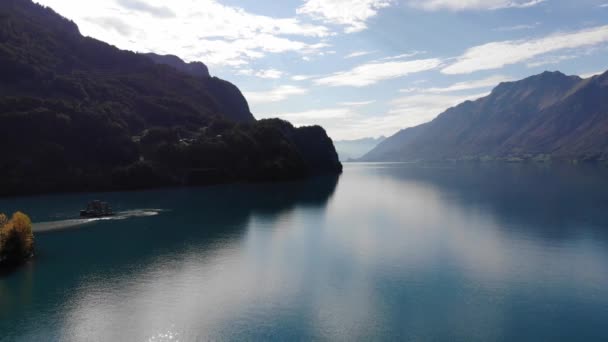 Amazing Lake Brienz Svájcban a kék víz — Stock videók