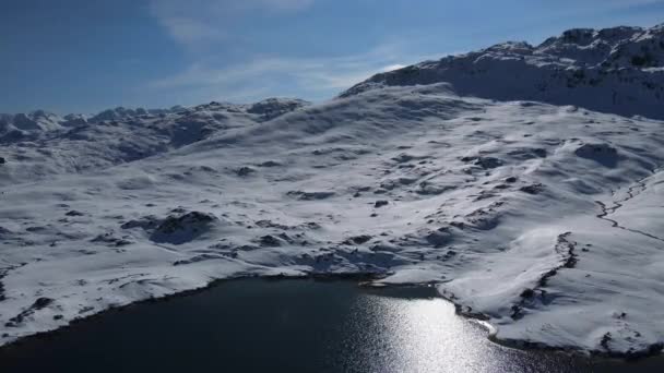 Αεροφωτογραφία πάνω από ένα όμορφο παγετώνα στην Ελβετία — Αρχείο Βίντεο