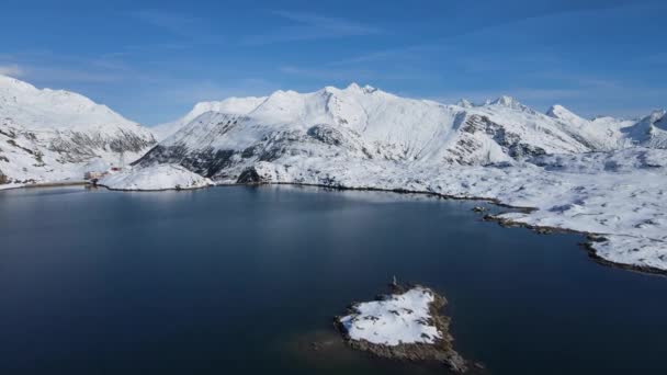 Volo sopra i ghiacciai ammassati nelle Alpi svizzere - Svizzera dall'alto — Video Stock