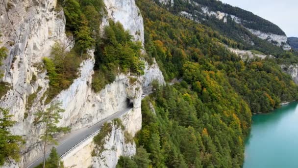 Rua panorâmica ao longo do Lago Thun, na Suíça — Vídeo de Stock