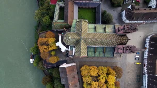 Volo sulla Cattedrale di Basilea in Svizzera — Video Stock