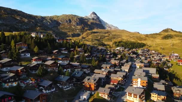 Marco popular nos Alpes Suíços chamado Bettmeralp na Suíça — Vídeo de Stock