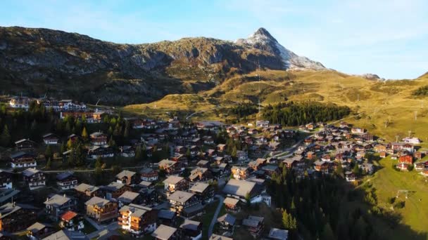 Δημοφιλή ορόσημο στις Ελβετικές Άλπεις που ονομάζεται Bettmeralp στην Ελβετία — Αρχείο Βίντεο