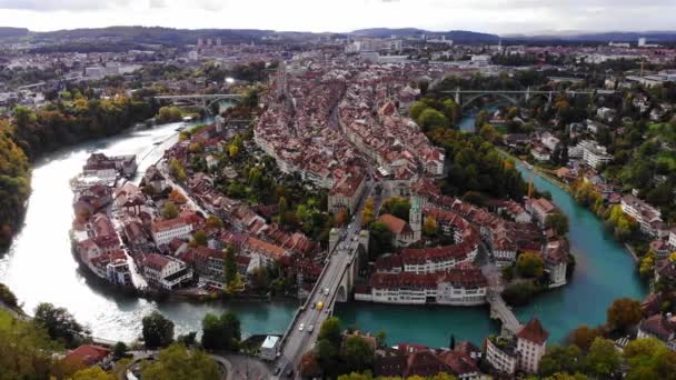 Flyg över staden Bern i Schweiz - huvudstaden ovanifrån — Stockvideo