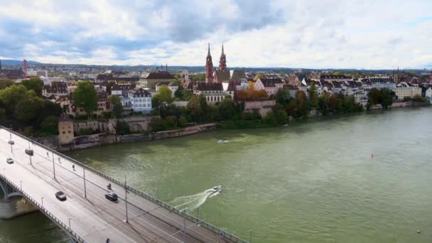 Uitzicht vanuit de lucht over de stad Bazel Zwitserland en de Rijn — Stockvideo