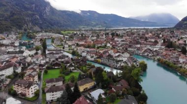 İsviçre 'deki Interlaken şehrinin hava manzarası