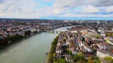 İsviçre 'nin Basel şehrinde Ren Nehri