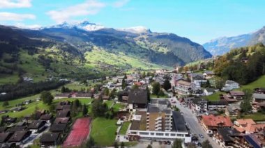 İsviçre Alplerindeki ünlü Grindelwald şehri.