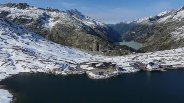 Повітряний вид над чудовим льодовиком у Швейцарії. — стокове відео