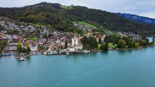 Belo Lago Thun nos Alpes Suíços — Vídeo de Stock