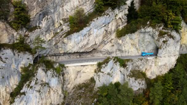 Strada incredibile sul lago di Thun in Svizzera — Video Stock