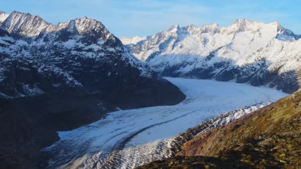 Słynny lodowiec Aletsch w Alpach Szwajcarskich - Szwajcaria z góry — Wideo stockowe