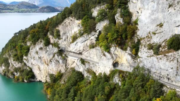 Niesamowita ulica nad jeziorem Thun w Szwajcarii — Wideo stockowe