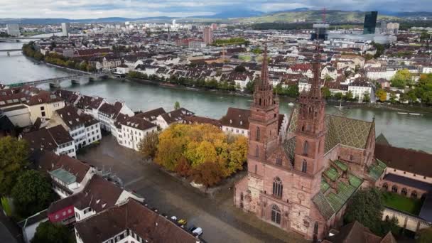 Letecký pohled na město Basilej Švýcarsko a katedrálu — Stock video