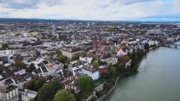 Uitzicht vanuit de lucht over de stad Bazel Zwitserland en de Rijn — Stockvideo