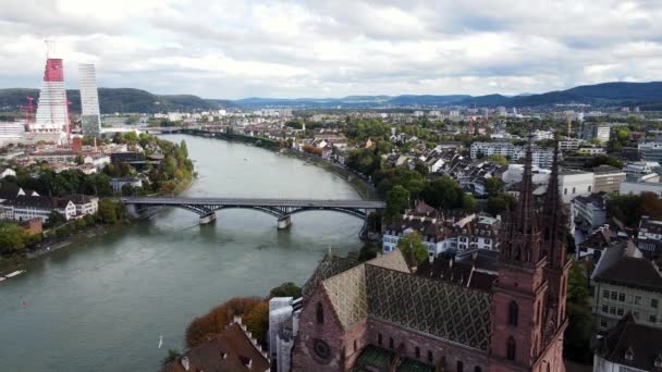Vue aérienne sur la ville de Bâle Suisse et le Rhin — Video