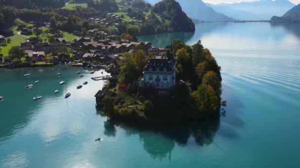 Amazing Lake Brienz Svájcban a kék víz — Stock videók