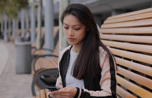 Young Asian Woman Writes Text Messages Her Phone People Photography — Stock Photo, Image