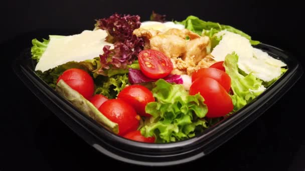 Chicken Salad - green lettuce with grilled chicken — Stock Video