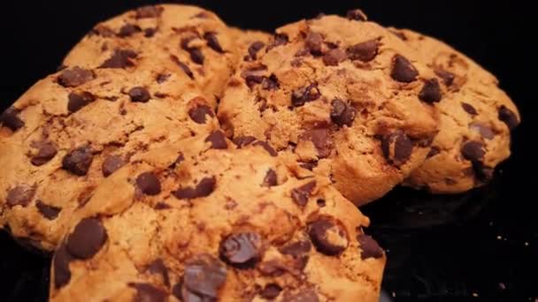 Close up dei biscotti americani - gocce di cioccolato — Video Stock
