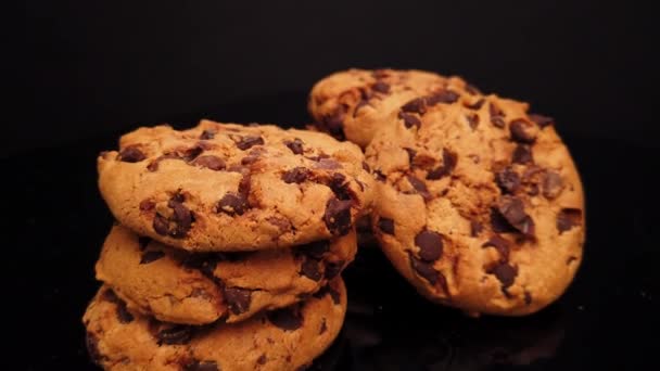 Φρεσκοψημένα μπισκότα σοκολάτας - στυλ ΗΠΑ — Αρχείο Βίντεο