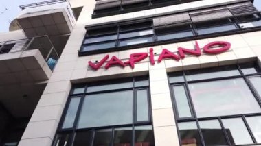 Şehirdeki Vapiano Restoranı - SAARBRUECKEN, Almanya - 15 Kasım 2020