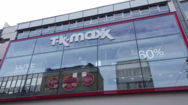 Kentteki TK Maxx Mağazası - SAARBRUECKEN, Almanya - 15 Kasım 2020