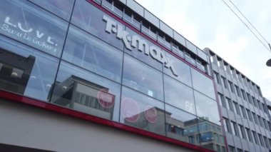 Kentteki TK Maxx Mağazası - SAARBRUECKEN, Almanya - 15 Kasım 2020