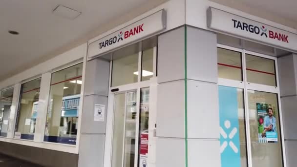 Targo Bank branch in the city - SAARBRUECKEN, GERMANY - NOVEMBER 15, 2020 — 图库视频影像