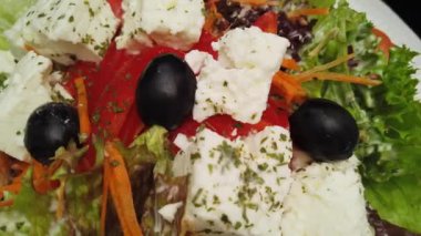 Taze Feta Salatası Yunan usulü zeytinli