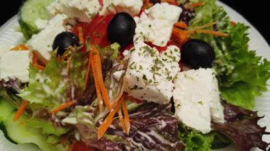 Taze Feta Salatası Yunan usulü zeytinli