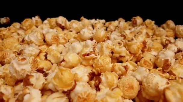 Popping popcorn vers gemaakt - close-up schot — Stockvideo