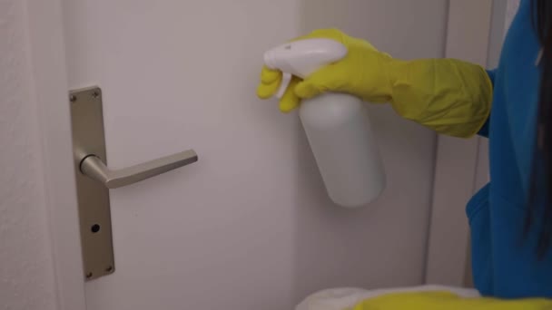 Woman disinfects a doorknob during Corona — Stock Video