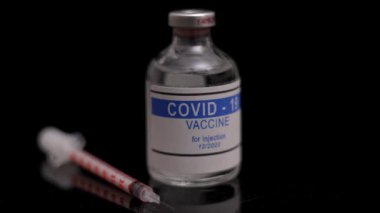 Enjeksiyon için Covid-19 Aşısı - Corona Virüsü aşısı izole edilmiş şişe 