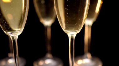 Şampanya kadehleri - yavaş çekim yakın çekim 