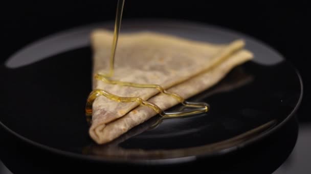 Honey Freshly Baked Crepe Slow Motion Close Shot — Stok Video