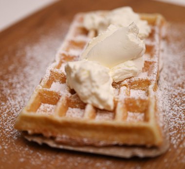 Şekerli ve kremalı Belçika Waffle 'ı