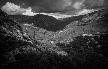 Fransız Alpleri üzerinde inanılmaz bir hava manzarası.