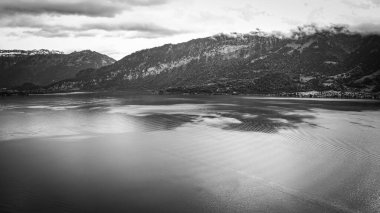 İsviçre 'deki güzel Thun Gölü