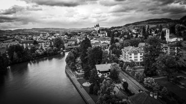İsviçre 'deki Thun şehrinin hava manzarası